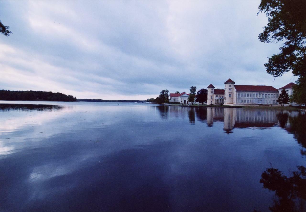 Marstall Im Schlosspark Rheinsberg Exterior foto