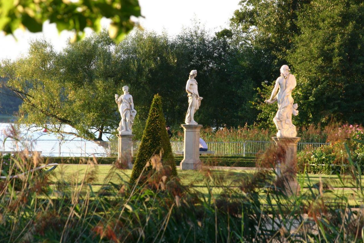 Marstall Im Schlosspark Rheinsberg Exterior foto
